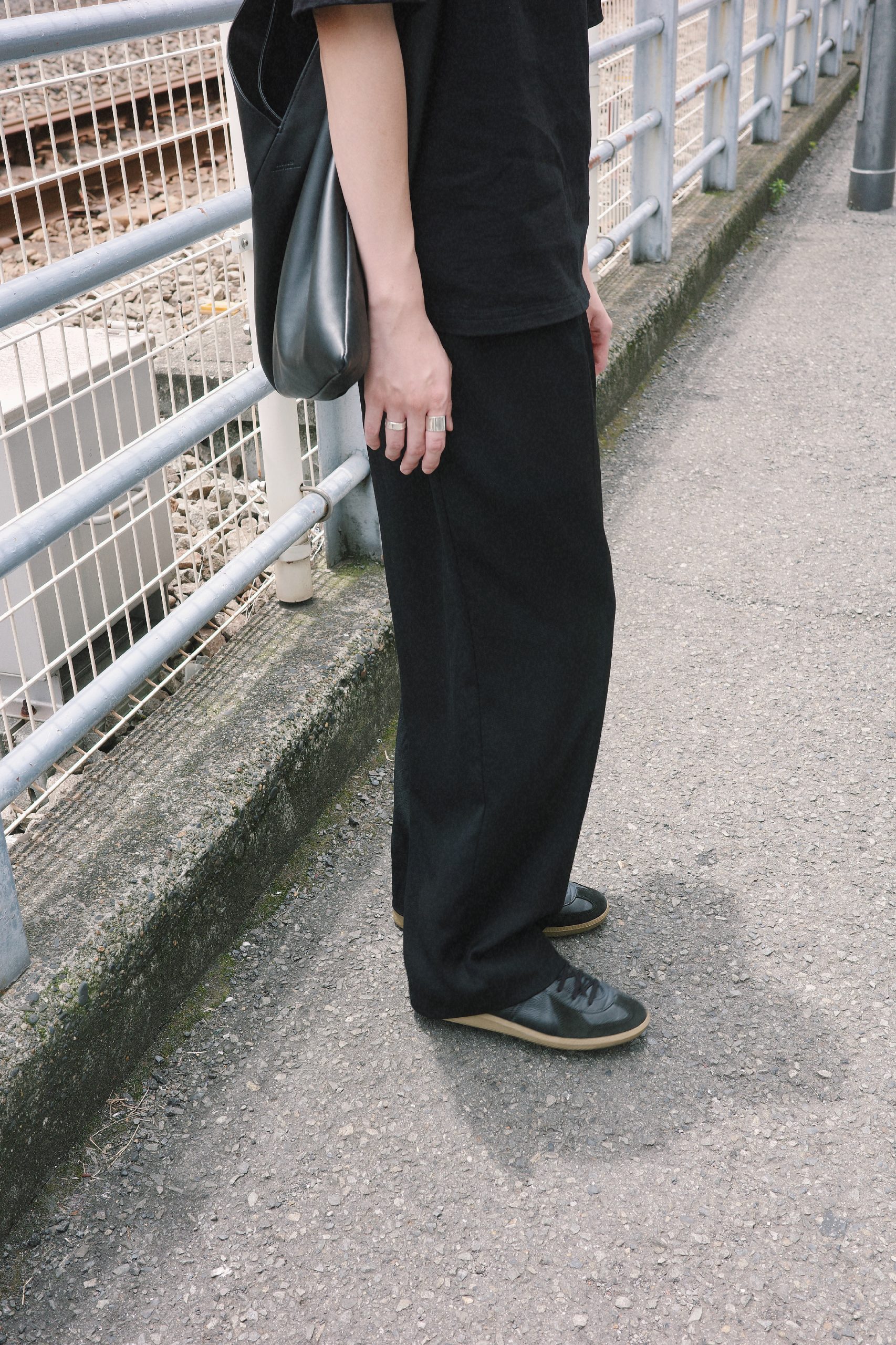 臨床工学技士からデザイナーへ。一から仕立てた服が、旅をはじめる